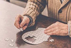 ساخت عینک نوردرمانی برای بهبود عملکرد شناختی در آلزایمر