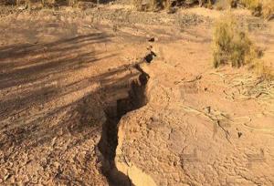 وقتی بحران آب، زمین را می‌نشاند