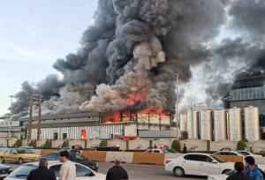 اعزام ۱۵ تیم تخصصی هلال‌احمر به محل حریق گسترده در کارخانه لبنیات آمل