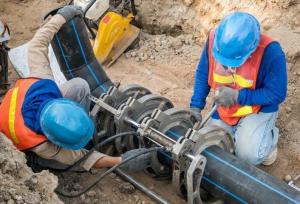 فولادی: عملیات شست‌وشوی مخازن و شبکه توزیع آب اسفراین انجام شد