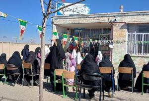 جشن انقلاب در مدرسه روستای حسین آباد میامی