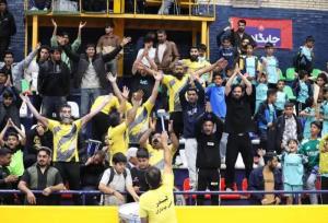 فحاشی بازیکنان لیگ برتری به لیدرهای زن به کتک‌کاری کشید