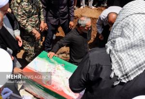 در آغوش زمین مادری؛ تشییع پیکر شهید غلامرضا سوادکوهی در روستای خویگان