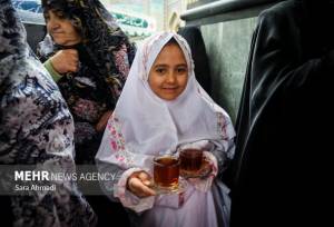 حال و هوای چایخانه رضوی در شب نیمه شعبان