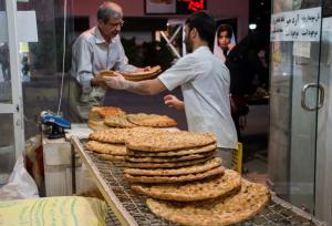 در ایران بر سر دستمزد مردم انگلیس دعوا شد!