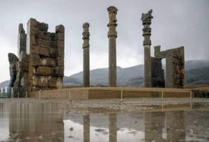 بارش باران در تخت جمشید