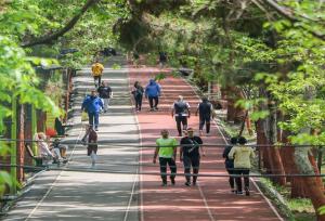 پیاده‌روی خانوادگی در گرگان