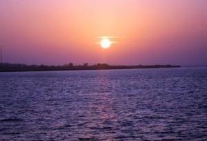 وزش باد و مواج شدن نیمه غربی خلیج فارس