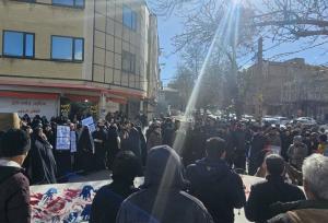 تجمع دانشجویان در محکومیت هتک حرمت قرآن و شرایط اقتصادی