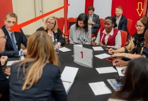 واکنش‌های مجازی به دیدار معاون سازمان استاندارد با یک مقام صهیونیست