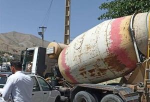 برخورد میکسر بتن با ۳ خودرو و یک ساختمان در سعادت‌آباد