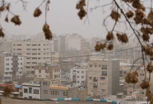 افزایش غلظت آلاینده‌ها در همدان / بارش پراکنده باران