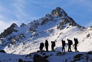 پایش ارتفاعات الوند برای پیدا کردن چهارمین کوهنورد مفقودی ادامه دارد