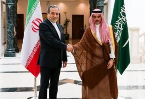 زبان بدن وزیر خارجه عربستان در دیدار با عراقچی