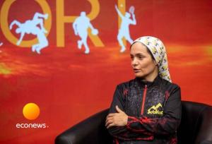 صعود علیرغم دزدی از زن کوهنورد ایرانی در شیشاپانگما