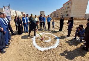 کلنگ زنی زمین از چمن مصنوعی مسکن مهر گلپایگان