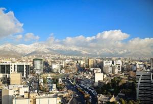 وزش باد بجای مسئولان به داد تهران رسید 