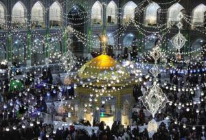حال و هوای زائران در شب میلاد امام رضا(ع)+فیلم
