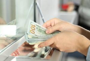 قیمت دلار اسکناسی دولتی به ۱۲۴ هزار تومان رسید