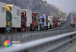 عامل اصلی معطلی کامیون‌ها در مرز آستارا چیست؟