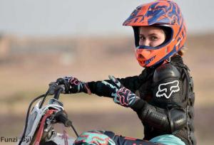 صدور گواهینامه موتورسواری برای زنان منع قانونی دارد؟