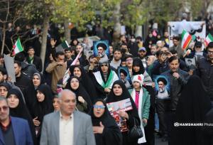 تصاویری از راهپیمایی امروز در میدان انقلاب تهران