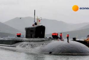 زیردریایی هسته‌ای روسیه به آب انداخته شد+فیلم