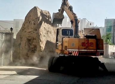 بقایای تنها باروی گلپایگان تخریب شد+فیلم