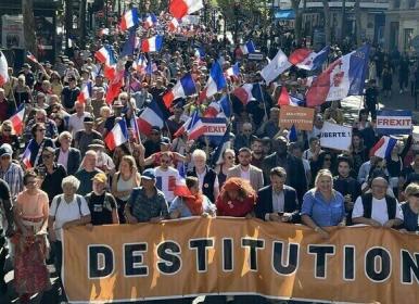 معترضان فرانسوی خواستار استعفای ماکرون شدند+فیلم