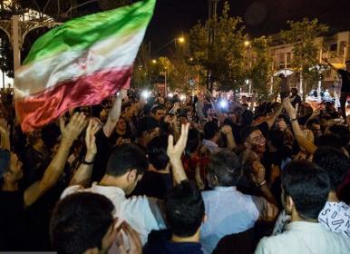شادی مردم پس از برد ارزشمند تیم ملی ایران مقابل ولز