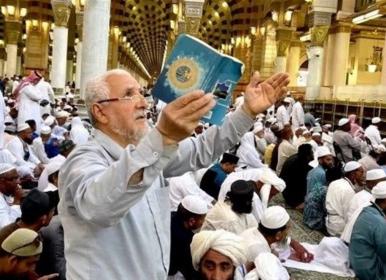 حال و هوای سحرگاهی زائران ایرانی در مدینه + فیلم