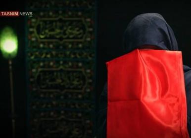 لحظات رویارویی هنرمندان با پرچم امام حسین(ع)+فیلم