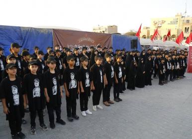 سرودخوانی نوجوانان ایرانی درمسیر پیاده‌روی اربعین
