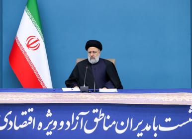 موانع اجرای قوانین در مناطق آزاد برداشته‌ شود