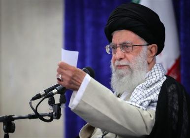 پاسخ رهبر انقلاب به منتقدان حجاب اجباری در جامعه