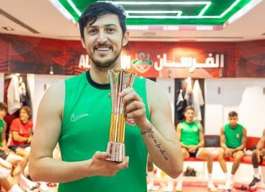 سردار آزمون جایزه بهترین گلزن آسیا را دریافت کرد