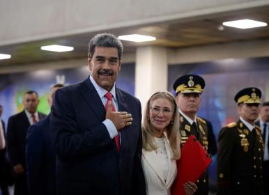 استایل رئیس‌جمهور ونزوئلا هنگام بازداشت مد شد!