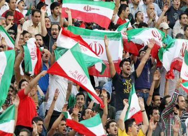 فریاد ایرانی با غیرت توسط هواداران تیم ملی+فیلم