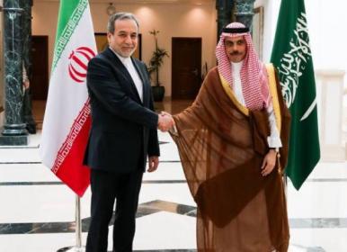 زبان بدن وزیر خارجه عربستان در دیدار با عراقچی