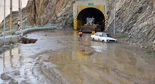 حجم عجیب گل‌ولای در تونل جاده چالوس +فیلم