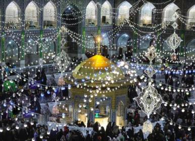 حال و هوای زائران در شب میلاد امام رضا(ع)+فیلم