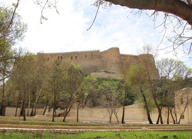 آشنایی با باغ گلستان در مجاورت قلعه تاریخی فلک‌الافلاک 