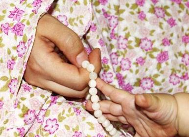دعای زیبای امام سجاد (ع) در حق والدین + فیلم