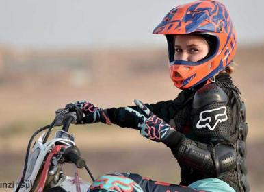 صدور گواهینامه موتورسواری برای زنان منع قانونی دارد؟