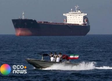 توقیف کشتی حامل سوخت قاچاق در خلیج فارس+فیلم