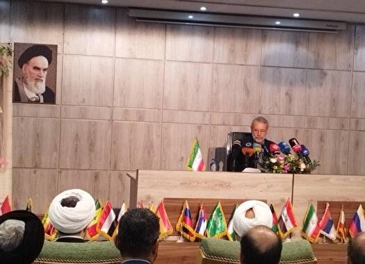 نباید گرفتار تار عنکبوتی سیاست‌های بین المللی شد