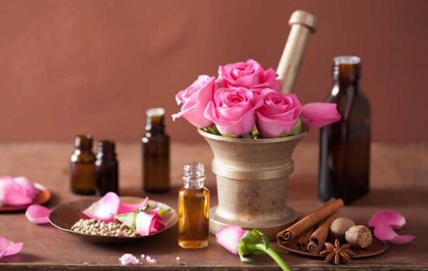 رونمایی از گلاب سیاه محصولی نوین از گل محمدی 