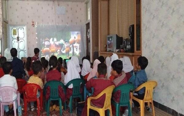 چتر هنری سینما سیار در ۱۸ شهر و روستای چهارمحال