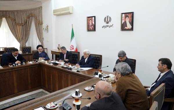  نشست صمیمی عارف با نخبگان و فعالان رسانه‌ای