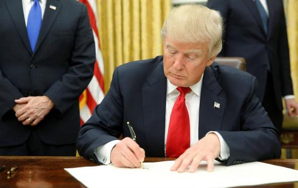 ترامپ قانون بازپس‌گیری ۹ میلیارد دلار بودجه را امضا کرد